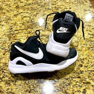 Nike Dilatta running shoes 10.5 men’s